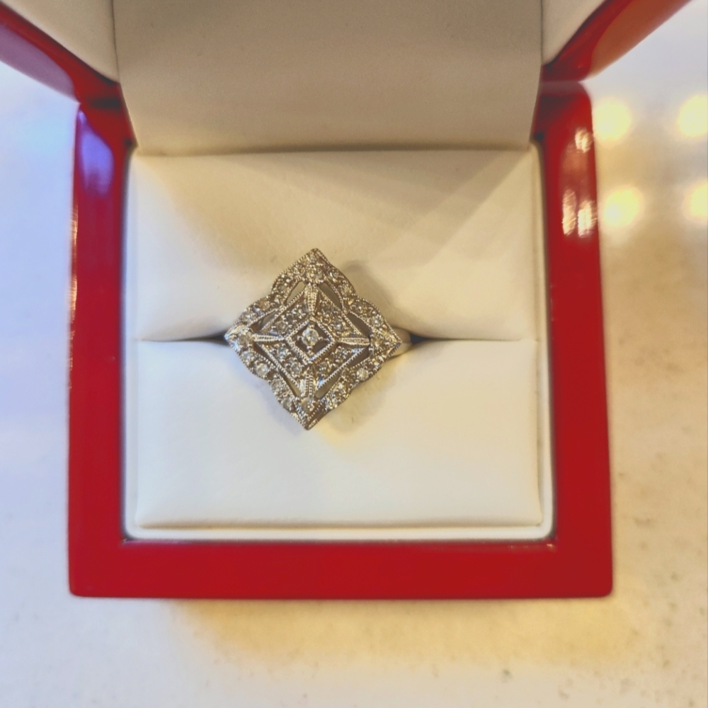 Vintage-like Diamond Ring